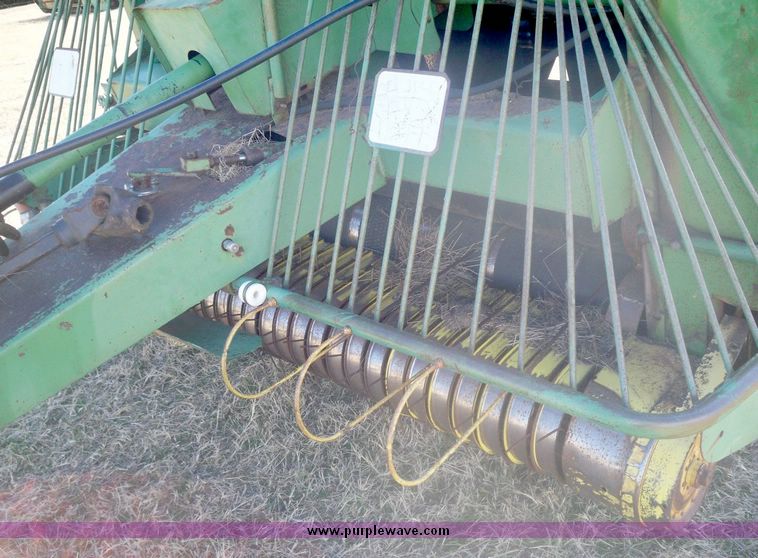 image for item 3058 John Deere 510 round baler