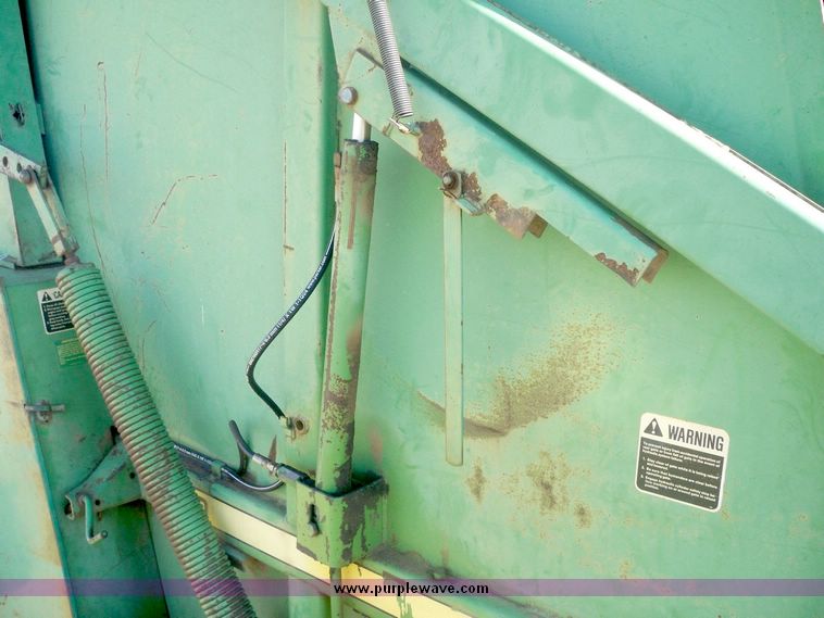 image for item 3058 John Deere 510 round baler