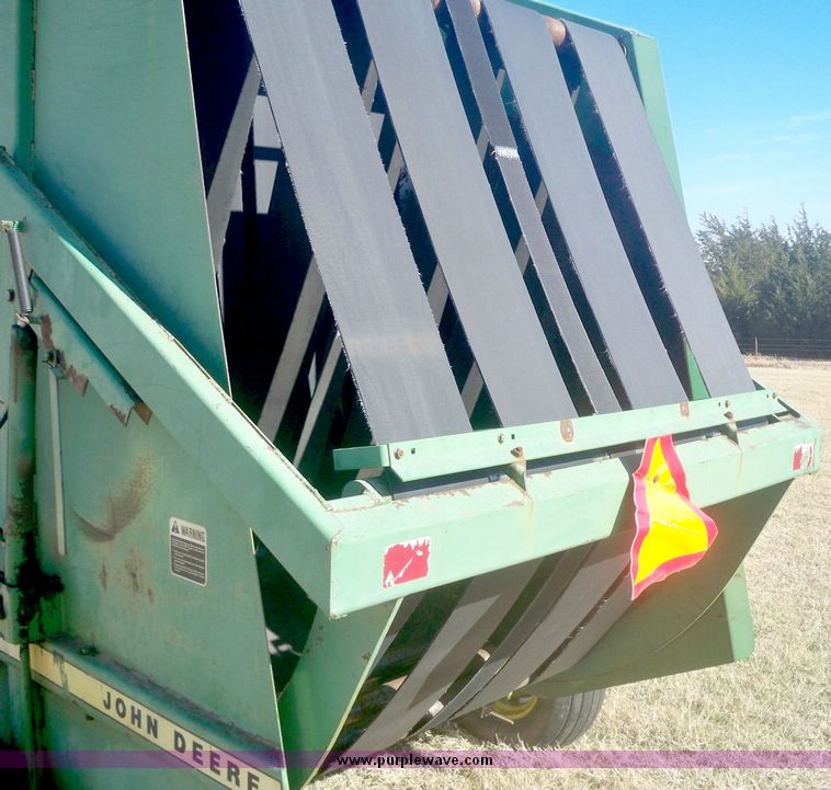 image for item 3058 John Deere 510 round baler