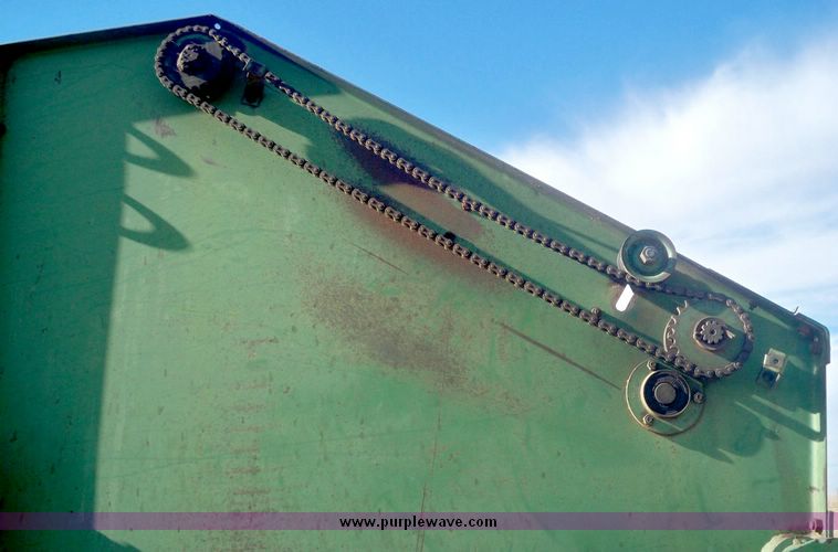 image for item 3058 John Deere 510 round baler