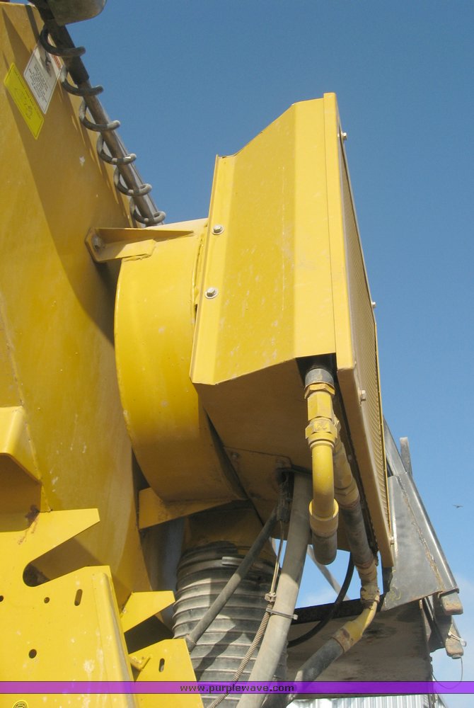 image for item 3732 2005 Rogator 1274C self propelled dry fertilizer spreader