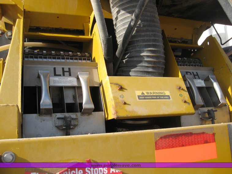 image for item 3732 2005 Rogator 1274C self propelled dry fertilizer spreader