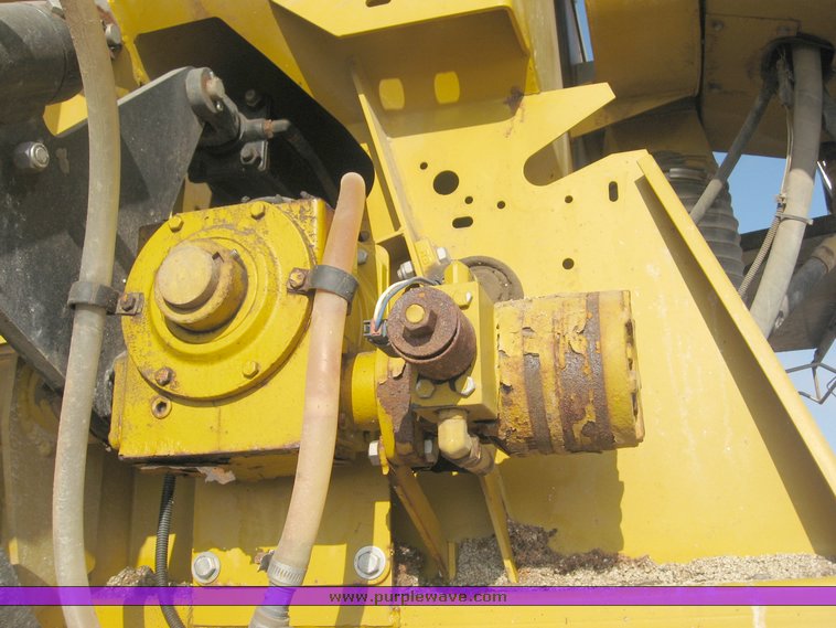 image for item 3732 2005 Rogator 1274C self propelled dry fertilizer spreader