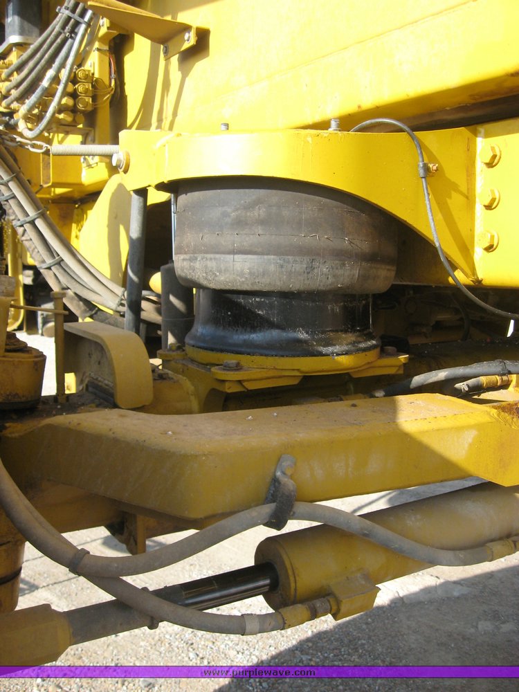 image for item 3732 2005 Rogator 1274C self propelled dry fertilizer spreader