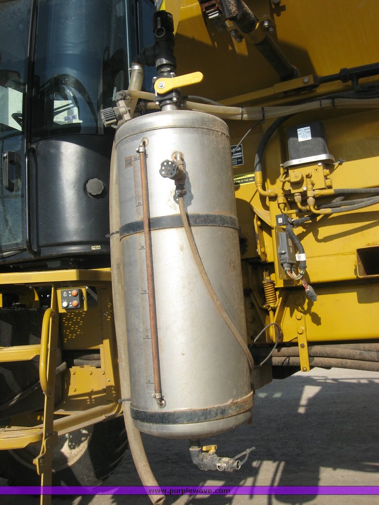 image for item 3732 2005 Rogator 1274C self propelled dry fertilizer spreader