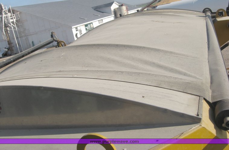 image for item 3732 2005 Rogator 1274C self propelled dry fertilizer spreader