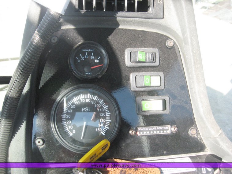 image for item 3732 2005 Rogator 1274C self propelled dry fertilizer spreader