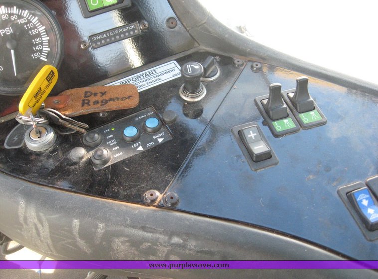 image for item 3732 2005 Rogator 1274C self propelled dry fertilizer spreader