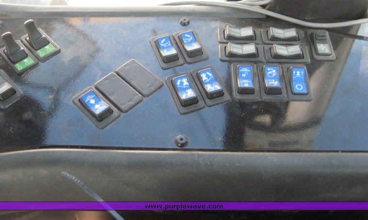 image for item 3732 2005 Rogator 1274C self propelled dry fertilizer spreader