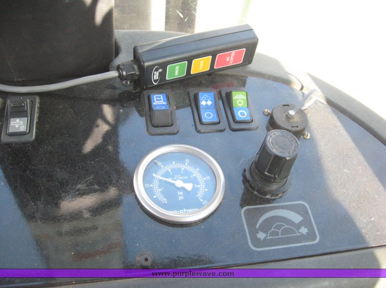 image for item 3732 2005 Rogator 1274C self propelled dry fertilizer spreader