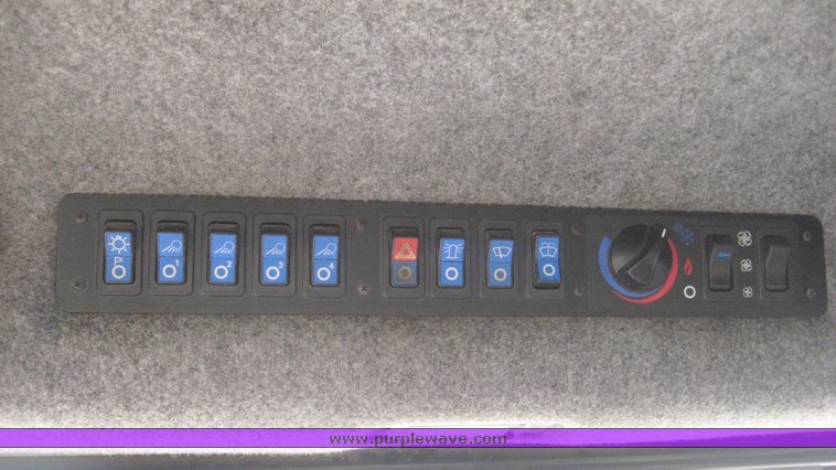 image for item 3732 2005 Rogator 1274C self propelled dry fertilizer spreader