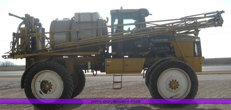 image for item 3733 2005 Rogator 1274C self propelled sprayer
