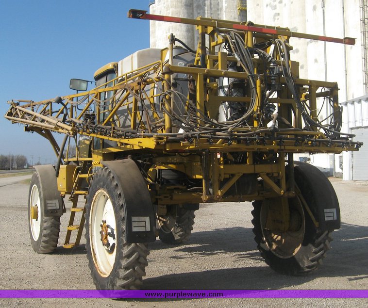 image for item 3733 2005 Rogator 1274C self propelled sprayer