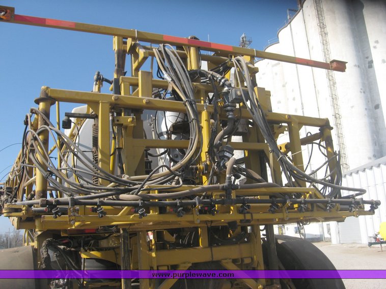 image for item 3733 2005 Rogator 1274C self propelled sprayer