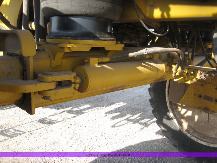 image for item 3733 2005 Rogator 1274C self propelled sprayer