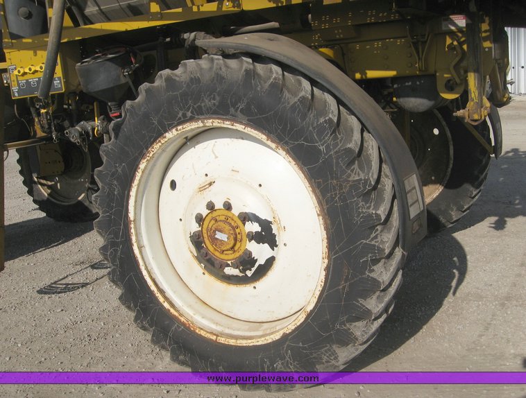 image for item 3733 2005 Rogator 1274C self propelled sprayer