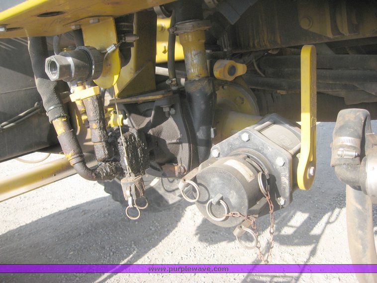 image for item 3733 2005 Rogator 1274C self propelled sprayer