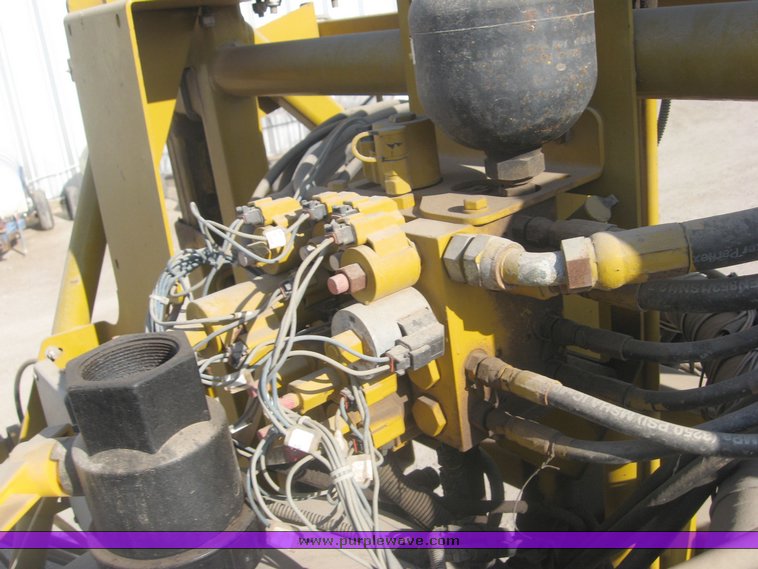 image for item 3733 2005 Rogator 1274C self propelled sprayer