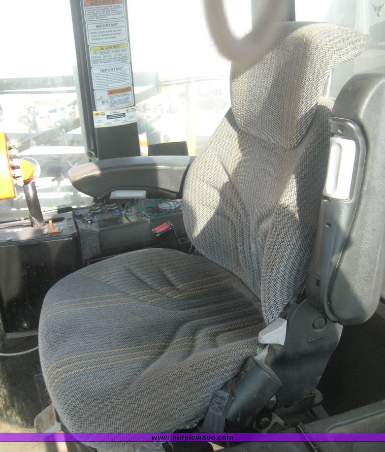 image for item 3733 2005 Rogator 1274C self propelled sprayer