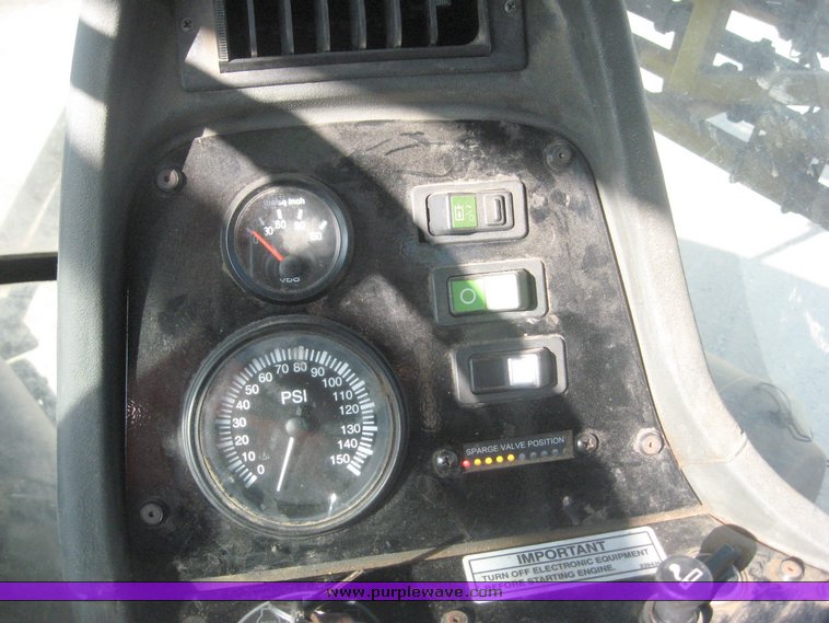 image for item 3733 2005 Rogator 1274C self propelled sprayer