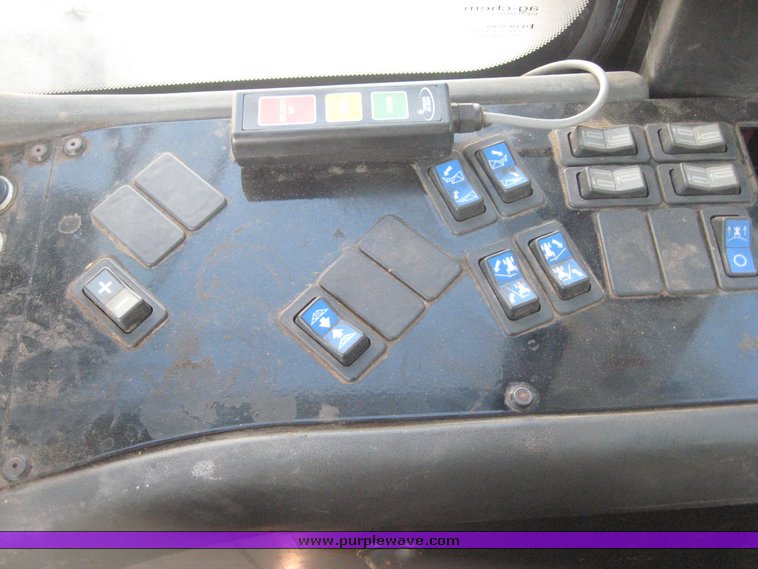 image for item 3733 2005 Rogator 1274C self propelled sprayer