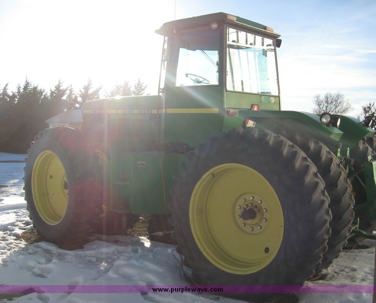 image for item 3737 1984 John Deere 8650 4WD tractor