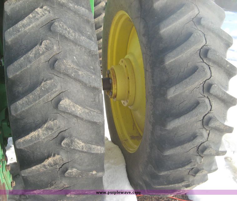 image for item 3737 1984 John Deere 8650 4WD tractor