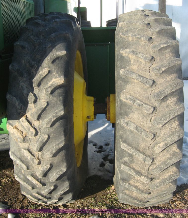 image for item 3737 1984 John Deere 8650 4WD tractor