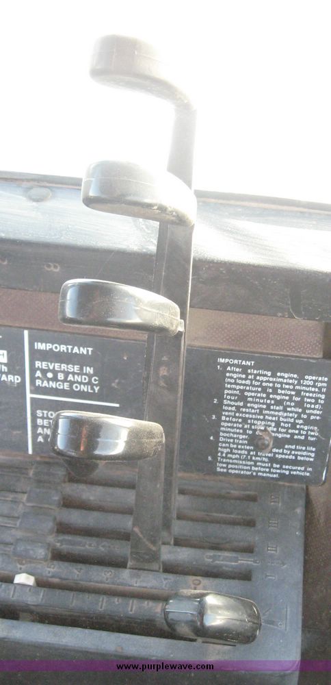 image for item 3737 1984 John Deere 8650 4WD tractor