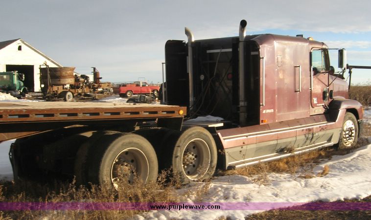 image for item 3738 1994 Freightliner Conventional FLD120 semi truck