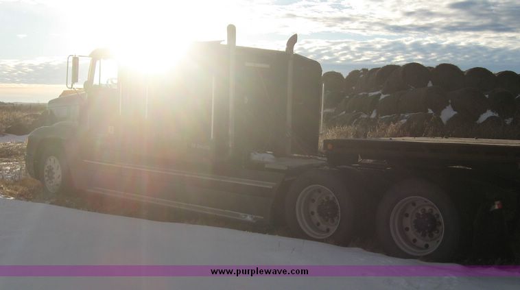 image for item 3738 1994 Freightliner Conventional FLD120 semi truck