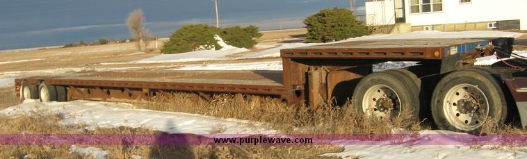 image for item 3739 2000 Doonan flat bed semi trailer