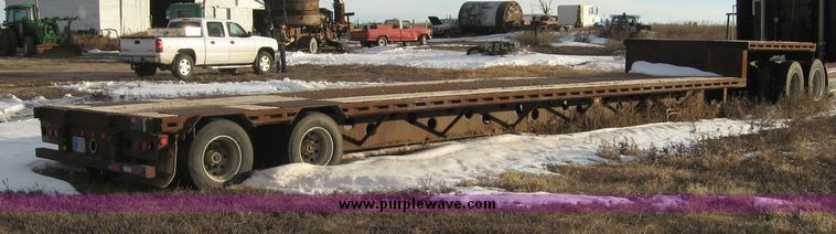 image for item 3739 2000 Doonan flat bed semi trailer