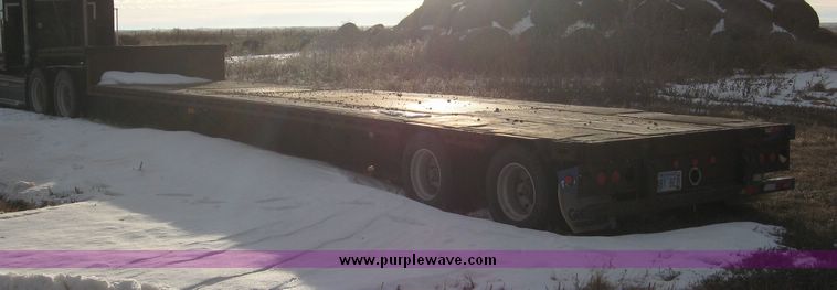 image for item 3739 2000 Doonan flat bed semi trailer