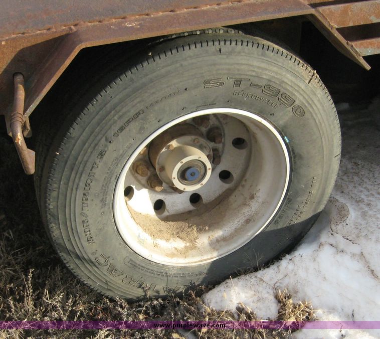 image for item 3739 2000 Doonan flat bed semi trailer