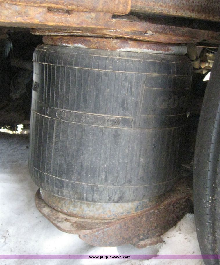 image for item 3739 2000 Doonan flat bed semi trailer