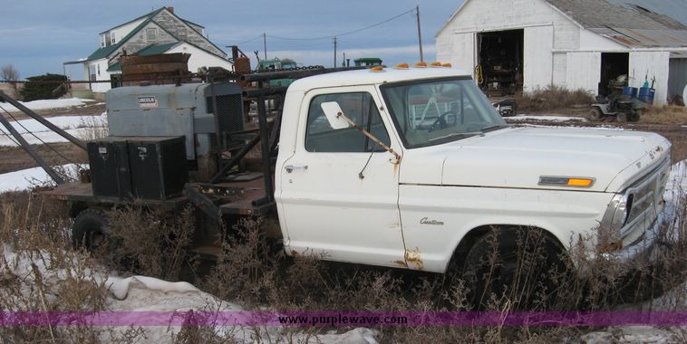 image for item 3742 1971 Ford F350 one ton pickup with winch