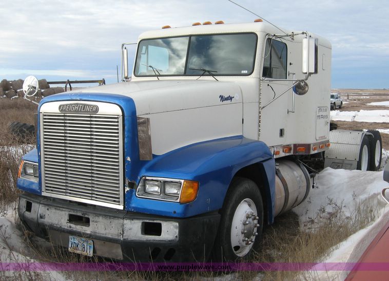 image for item 3743 1993 Freightliner Conventional FLD120 semi truck