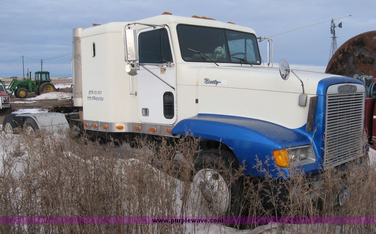 image for item 3743 1993 Freightliner Conventional FLD120 semi truck