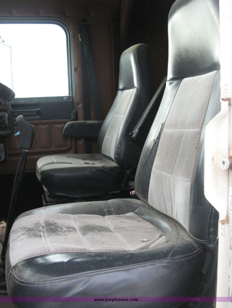 image for item 3743 1993 Freightliner Conventional FLD120 semi truck