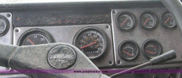 image for item 3743 1993 Freightliner Conventional FLD120 semi truck