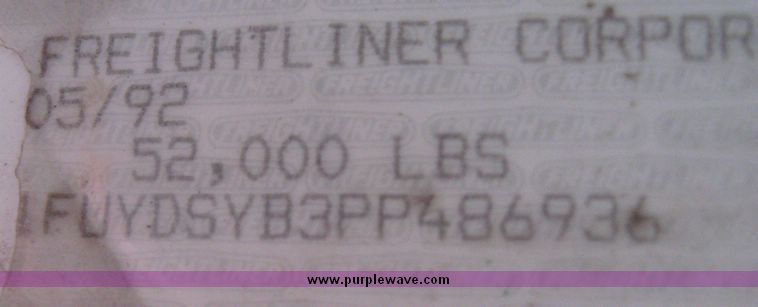 image for item 3743 1993 Freightliner Conventional FLD120 semi truck