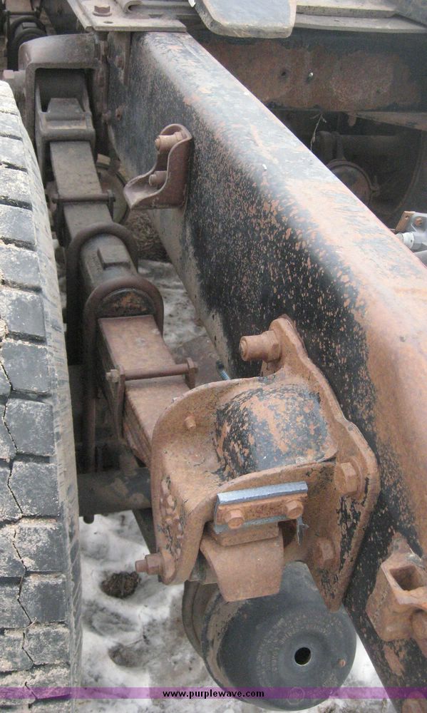 image for item 3746 1992 Kenworth Construct T400 semi truck