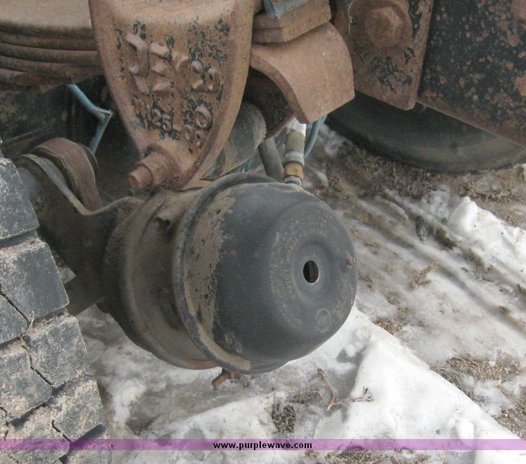 image for item 3746 1992 Kenworth Construct T400 semi truck