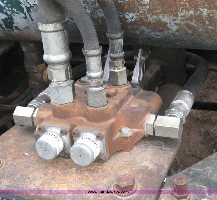 image for item 3746 1992 Kenworth Construct T400 semi truck