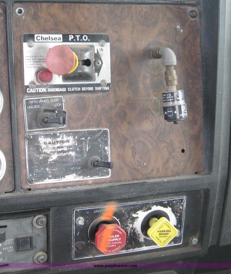 image for item 3746 1992 Kenworth Construct T400 semi truck