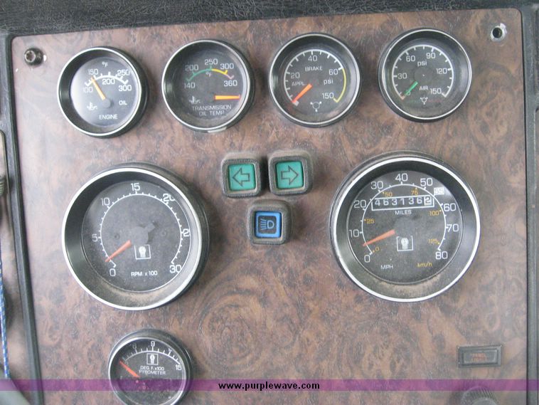 image for item 3746 1992 Kenworth Construct T400 semi truck