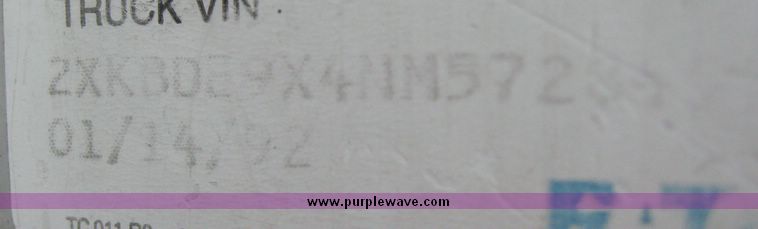 image for item 3746 1992 Kenworth Construct T400 semi truck