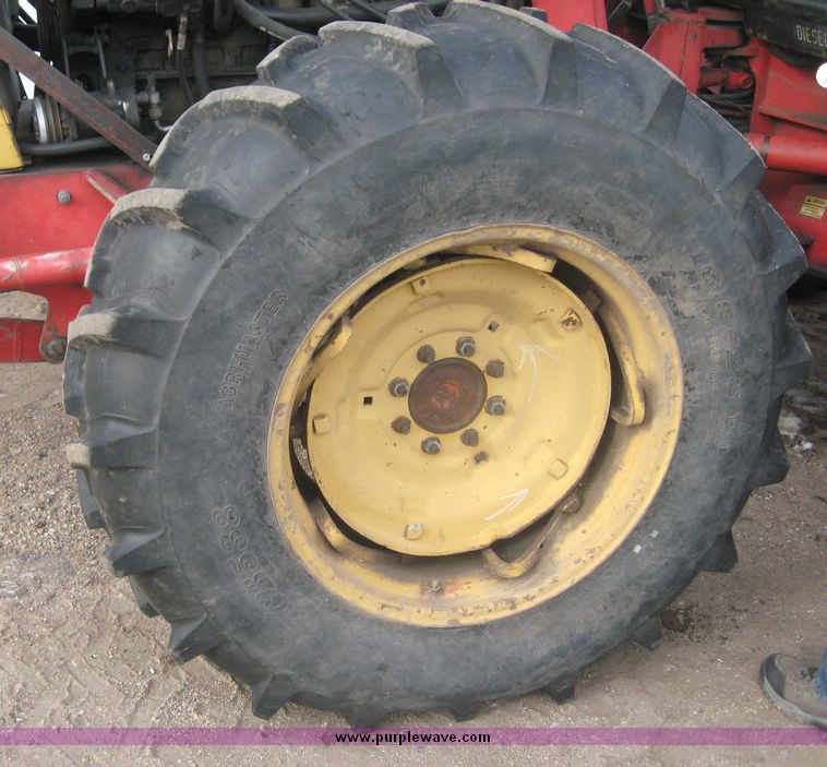 image for item 3747 Versatile 276 bi-directional 4WD tractor