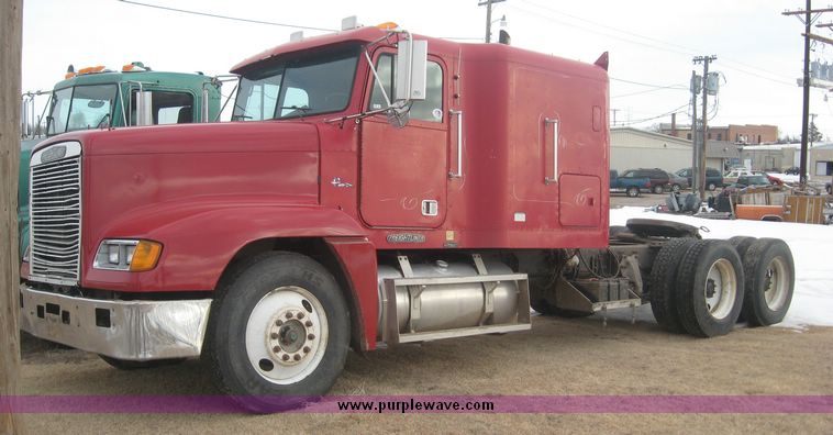 image for item 3748 1993 Freightliner Conventional FLD120 semi truck